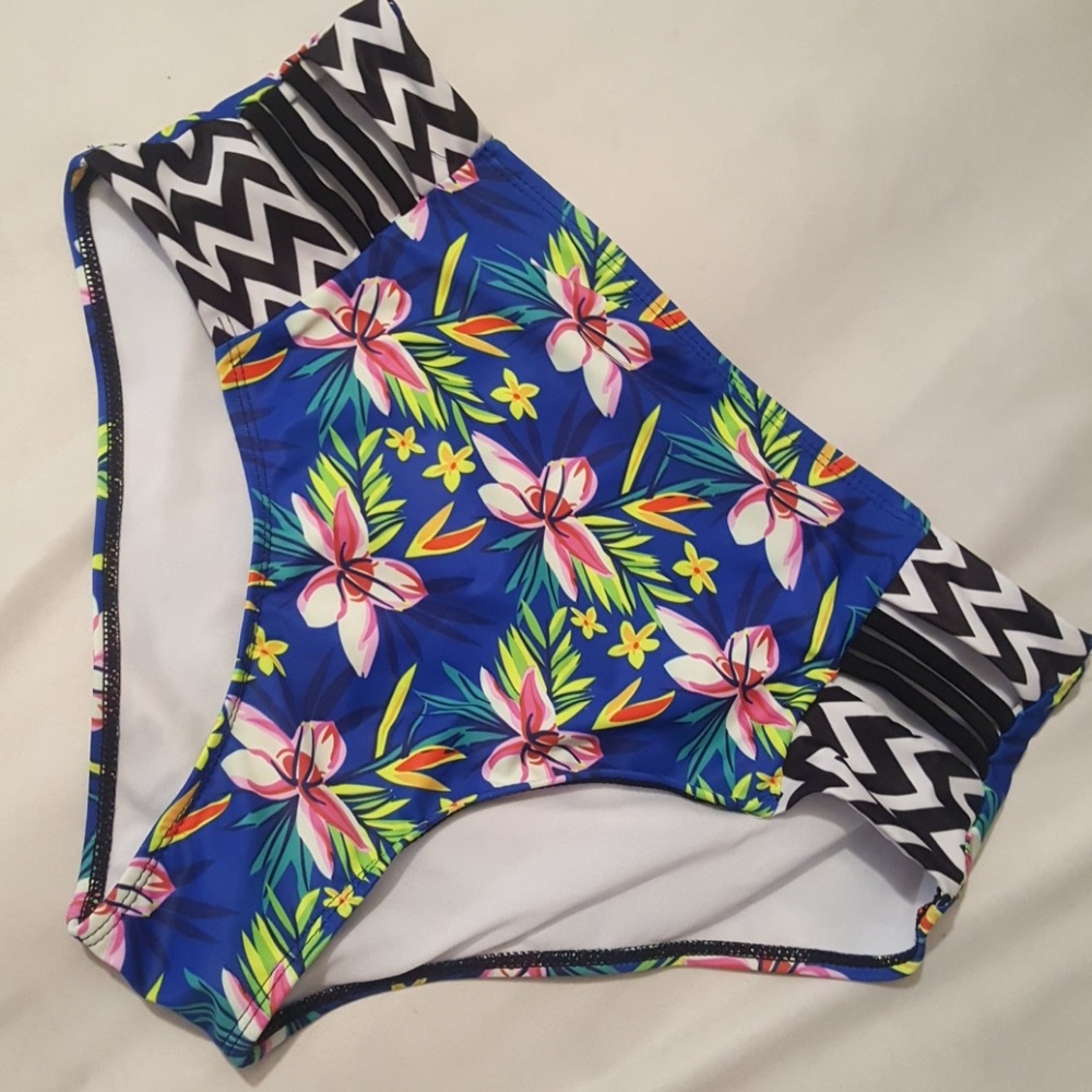 Bathing suit - Picture 3 of 3
